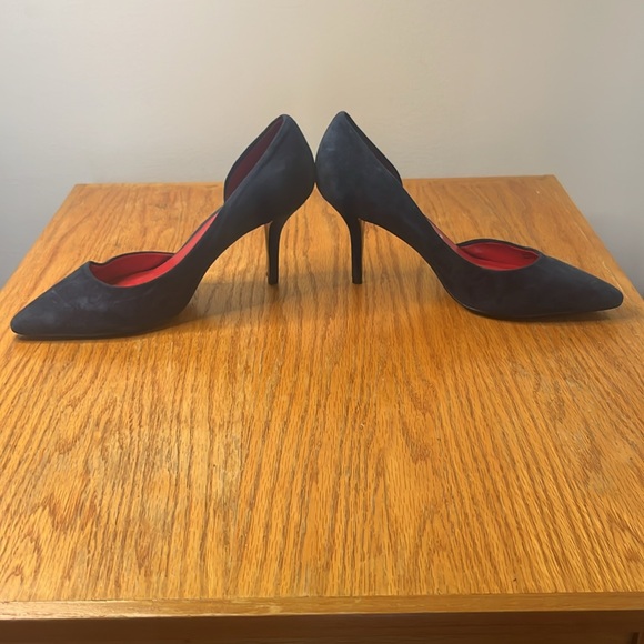 Charles Jourdan Navy Blue Heels 8M - Picture 3 of 5